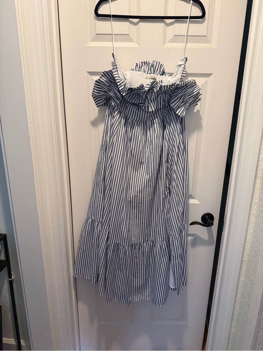 Off-Shoulder Ruffle dress - Picture 4 of 5